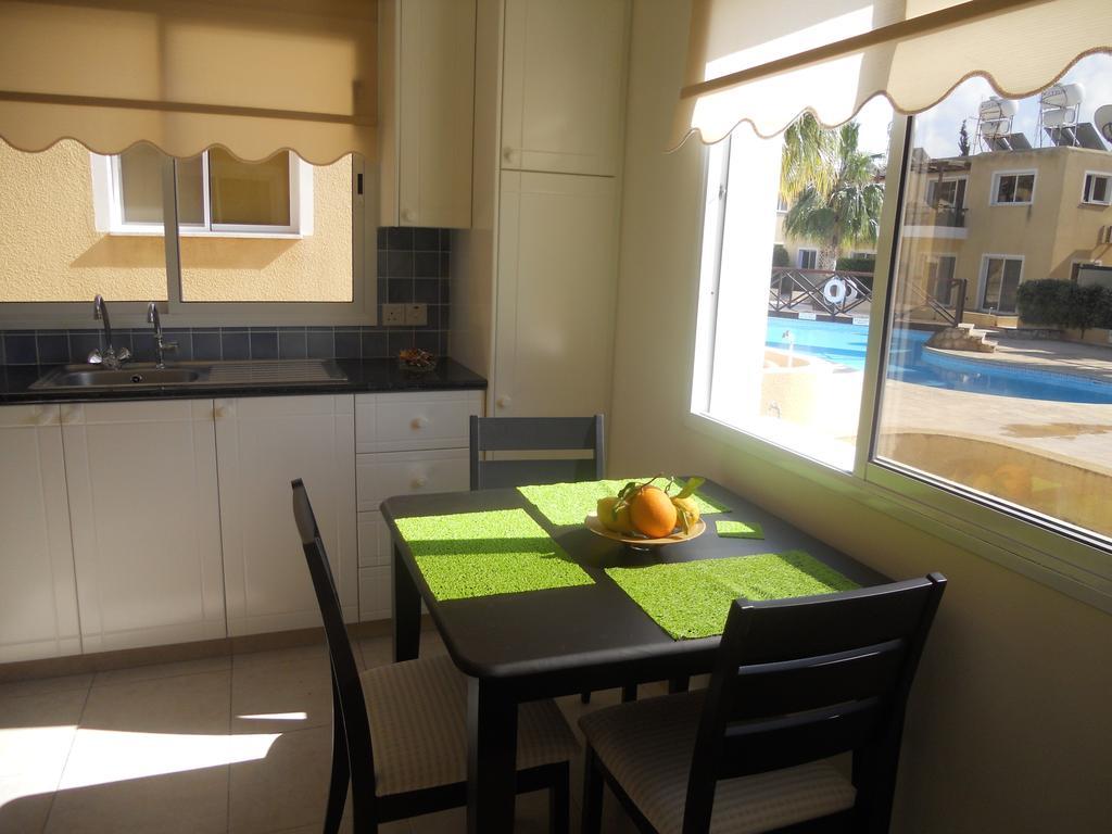 Sirena Sunrise Prestige Apartments Paphos Szoba fotó